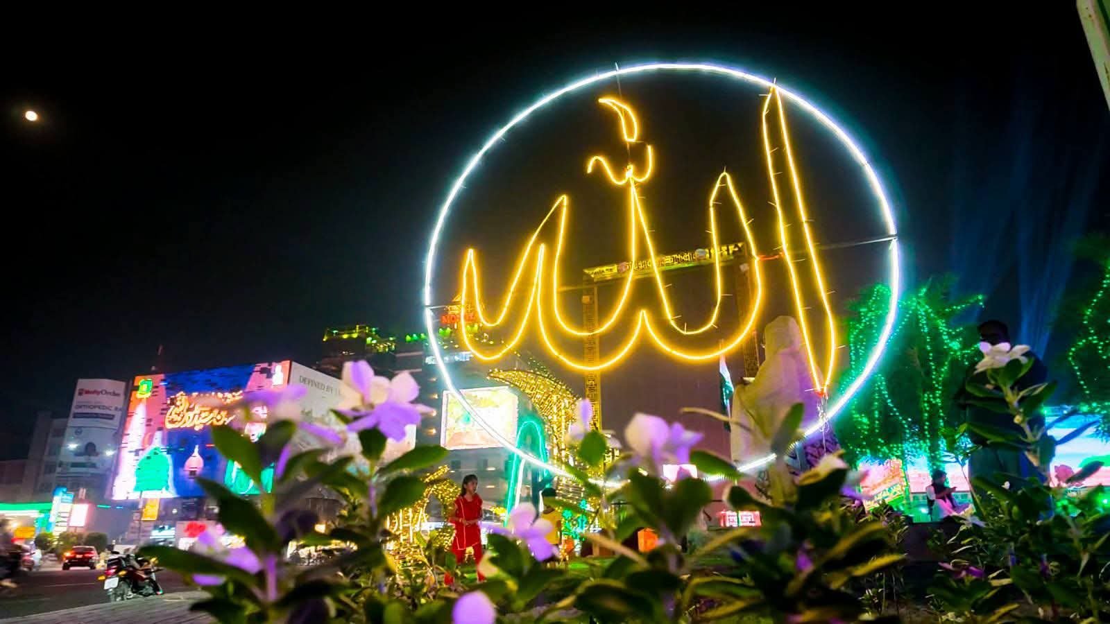 عید میلاد النبی ﷺ کی آمد لاہور جگمگا اٹھا۔۔