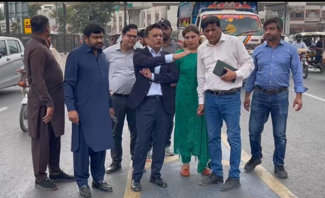 ڈی جی ایل ڈی اے طاہر فاروق کا بھاٹی چوک اور حضرت علی ہجویری انڈرپاس کا دورہ