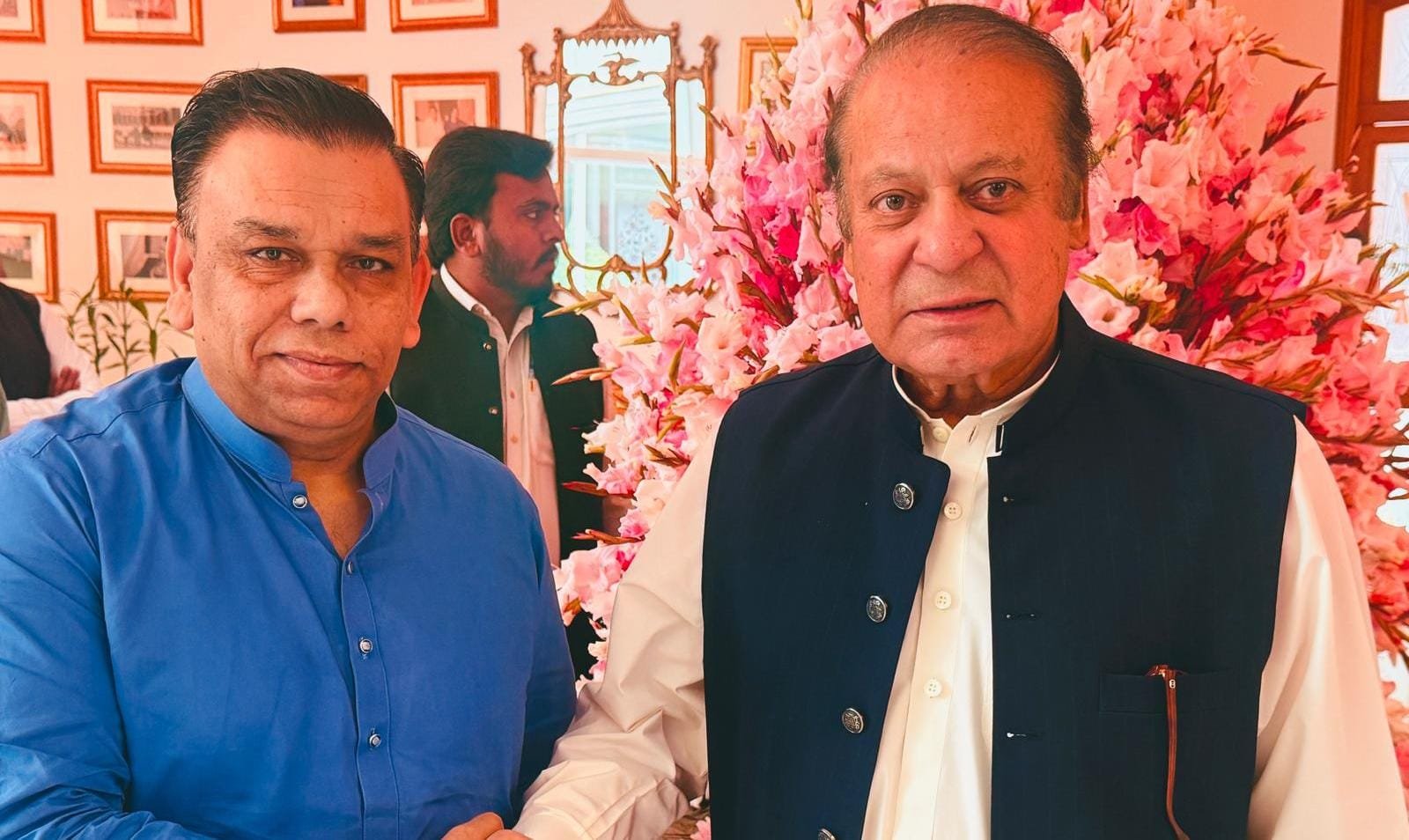 عمران سعید کی قائد نواز شریف سے ملاقات جاتی عمرہ میں نماز جمعہ بھی ادا کی